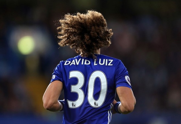 David Luiz đổ máu ở trận đầu khoác áo Chelsea mùa này