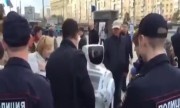 Robot Nga bị bắt vì tham gia tuần hành chính trị