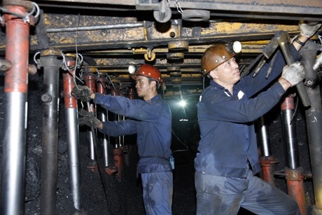 Bục nước hầm lò than, 2 công nhân tử vong