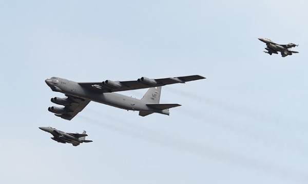 Mỹ đưa "siêu pháo đài" B-52 đến Hàn Quốc trấn áp Triều Tiên