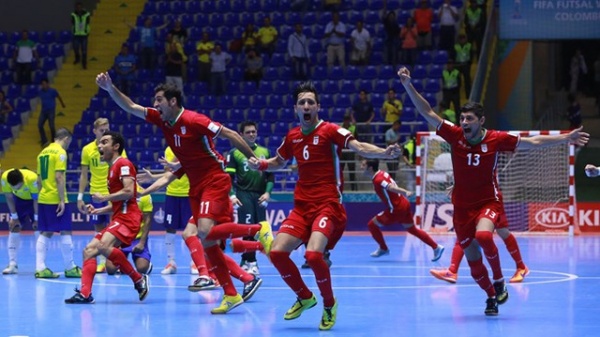 Nhà vô địch Brazil thua sốc trước Iran ở World Cup futsal