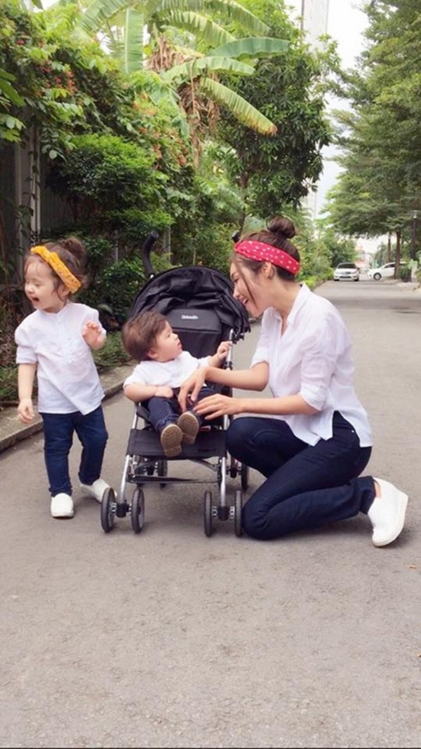 Thời trang “ton sur ton” siêu đẹp của 3 cặp mẹ con Vbiz Việt
