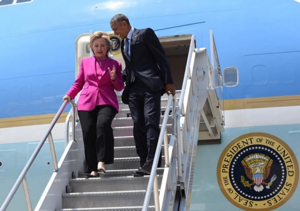Bà Clinton chi hơn 36.000 USD cho một lần đi "Không lực Một" để vận động tranh cử
