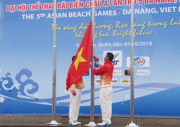 Thượng cờ các nước tham dự ABG 5 tại Đà Nẵng