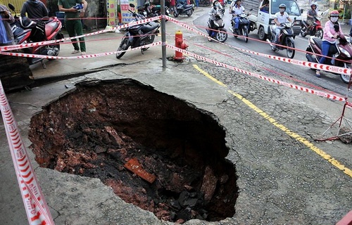 "Hố tử thần" sau mưa lớn ở Đồng Nai