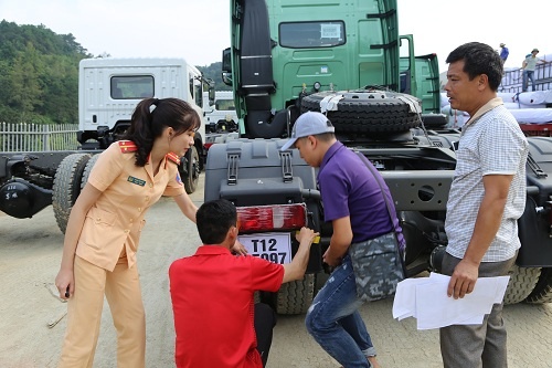 Lạng Sơn có điểm đăng ký tạm thời cho ôtô nhập khẩu