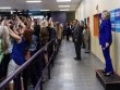 Bức ảnh đám đông quay lưng lại với bà Hillary hút triệu "like" trên Facebook, Twitter