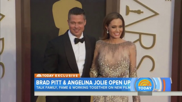 Johnny Depp an ủi Angelina Jolie, Brad Pitt suy sụp vì phải xa các con