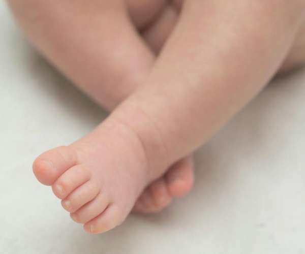 Em bé “ba bố mẹ” đầu tiên trên thế giới