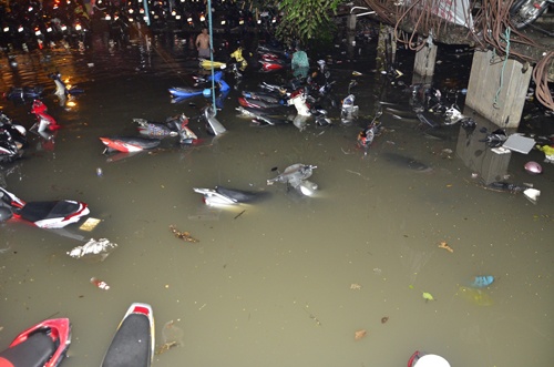 Ai đền bù cho nghìn xe "chết đuối" trong hầm ngập nước ở Sài Gòn?