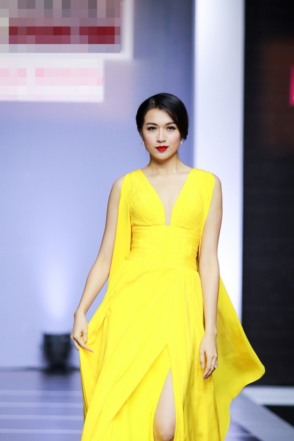 Song Hằng cùng loạt Hoa hậu, Á khôi sải bước váy dạ hội