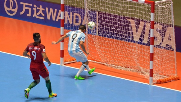 Thắng đậm Bồ Đào Nha, Argentina vào chung kết World Cup futsal 2016
