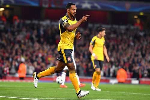 Arsenal: 4 bàn/3 trận, Walcott vẫn bị nhắc chớ ảo tưởng