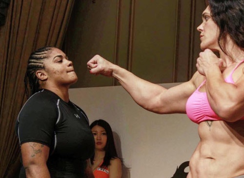 MMA: "Quái nữ khồng lồ" hạ đối thủ trong nháy mắt
