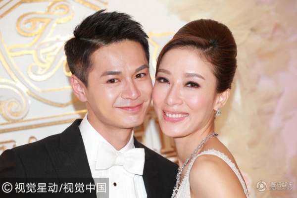 “Ảnh hậu TVB” Dương Di nức nở trong đám cưới với chồng trẻ