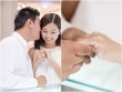 Bạn trai Việt kiều thơm má Khánh Hiền khi đi thử nhẫn cưới