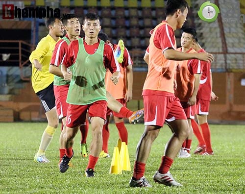Đội bóng "bí ẩn" Triều Tiên: 22 cầu thủ & 1 nụ cười ở TP.HCM