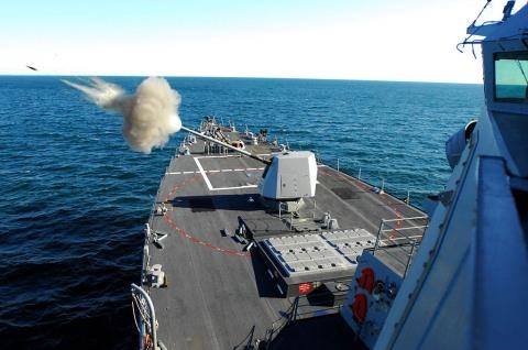 Pháo hạm Mk45 Mỹ bắn xa gấp 3 lần Nga