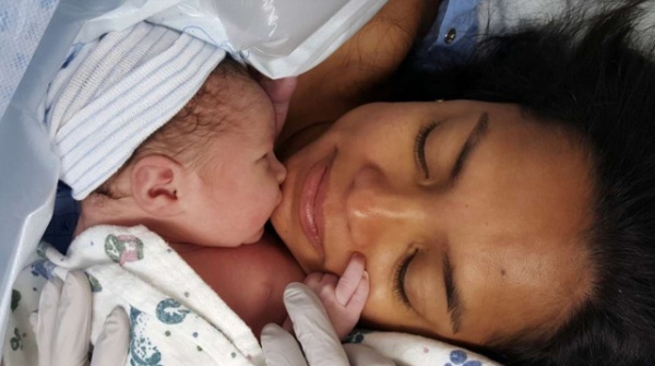 Mỹ: Ngã ngửa vì viện phí "chạm vào con" sau sinh