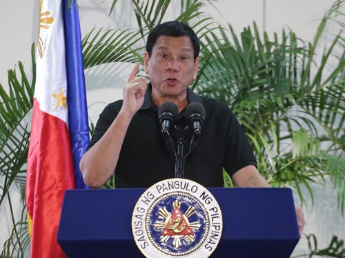 Tổng thống Philippines thách Mỹ cắt viện trợ