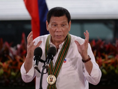 Tổng thống Philippines thách CIA lật đổ