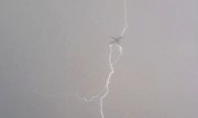 Máy bay Iceland bị sét đánh giữa bầu trời