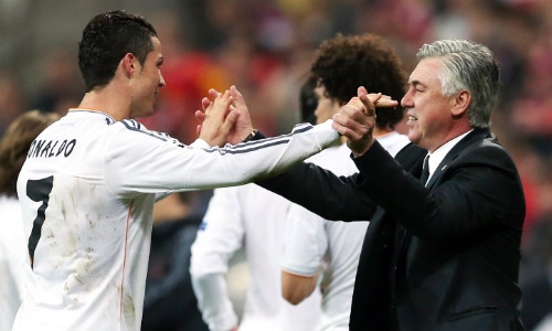 Scandal thầy-trò rúng động: Ronaldo xỏ mũi "gã khờ" Benitez (P4)