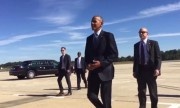 Obama tháo nhẫn trước khi bắt tay đám đông ở Mỹ