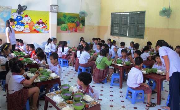 Hai sở phối hợp đưa bữa ăn sạch vào trường học
