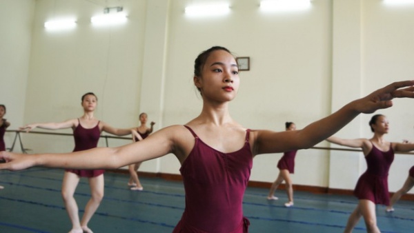 Nữ sinh ballet nghỉ 1 tiếng mỗi ngày