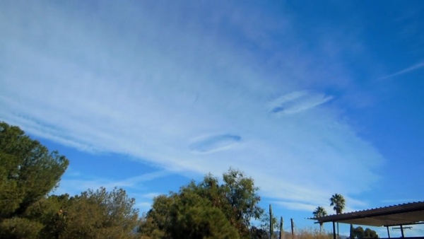 Lộ đĩa bay tàng hình trong đám mây ở Mỹ?