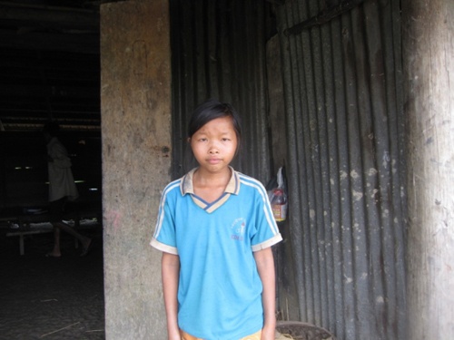 Cô bé nghèo vượt khó học giỏi ở Lâm Đồng