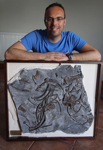 Chàng trai hì hục 2 năm khôi phục hóa thạch xà đầu long 200 triệu tuổi