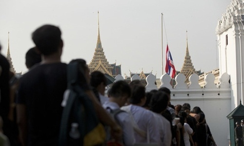 Thái Lan để tang Quốc vương thế nào?