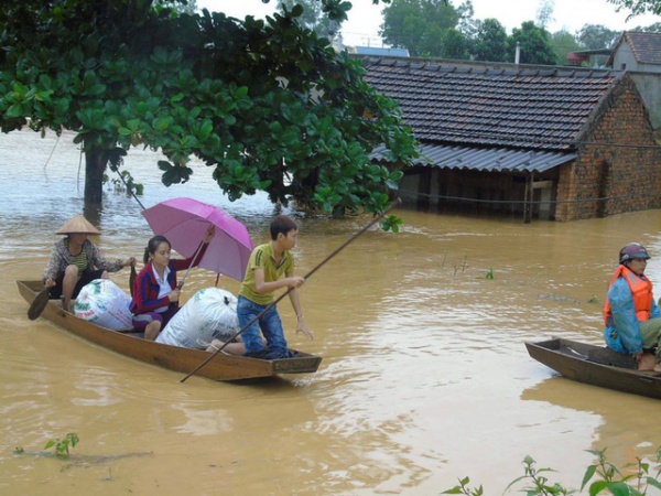 Thủ tướng yêu cầu khẩn cấp ứng phó mưa lũ miền Trung