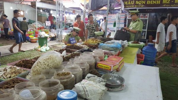 Quảng Ninh:  Phát hiện hàng hóa nghi giả, đóng cửa sớm Hội chợ Thương mại 2016