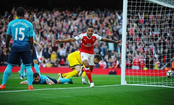 Arsenal vươn lên bằng điểm đội đầu bảng Man City