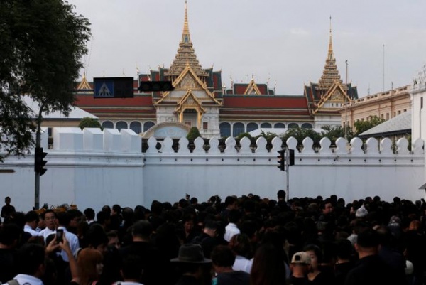 Để tang Quốc vương, Thái Lan vẫn tổng tuyển cử theo kế hoạch