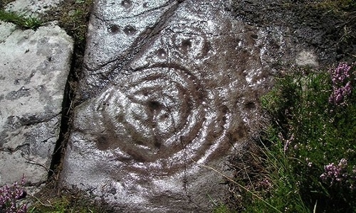 Những bản khắc đá bí ẩn thời tiền sử ở Scotland