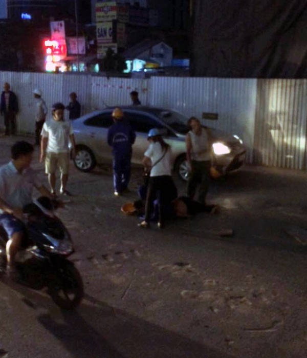 Một công nhân rơi từ công trường đường sắt Cát Linh - Hà Đông