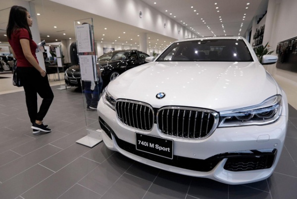 BMW "phất cờ trắng" trên thị trường xe sang Mỹ