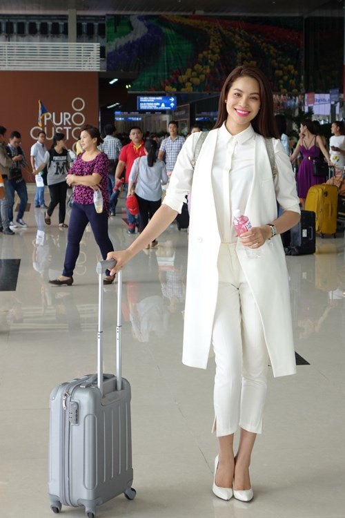 Hễ ra sân bay, hoa - á hậu Việt lại mặc "chất" thế này