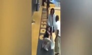 Giáo viên bị sa thải vì kéo tóc, đánh vào đầu học sinh tự kỷ