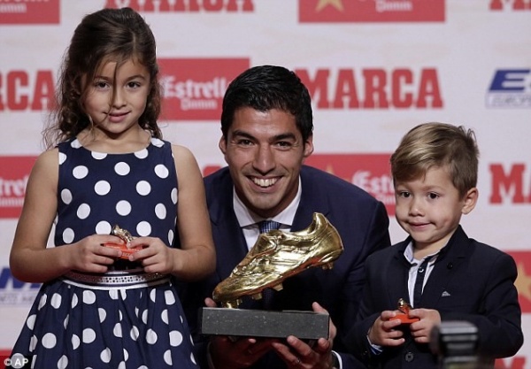 Luis Suarez giành Chiếc giày vàng, muốn giải nghệ ở Barca