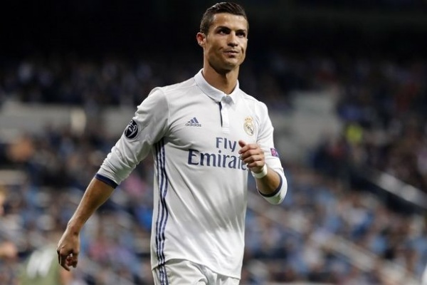 Đề nghị gia hạn của Ronaldo bị Real Madrid từ chối