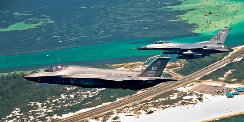 F-35 mạnh ngang một đội hình tiêm kích thế hệ 4