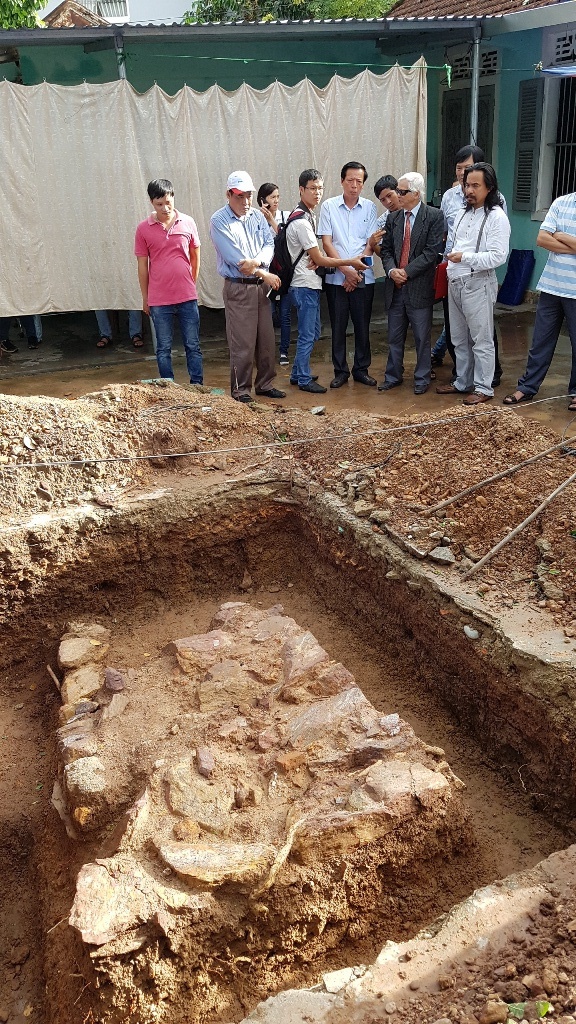 Dấu vết một nền kiến trúc rộng lớn xuất hiện sau đợt khảo cổ dấu tích tại Huế