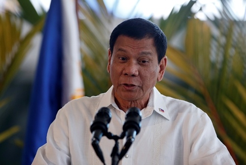 Tổng thống Duterte: Mỹ đừng đối xử với Philippines như "chó bị xích"
