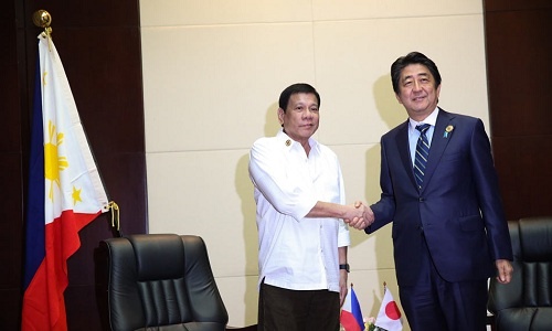 Trải thảm đỏ đón Duterte, Nhật cứu vãn liên minh Mỹ - Philippines