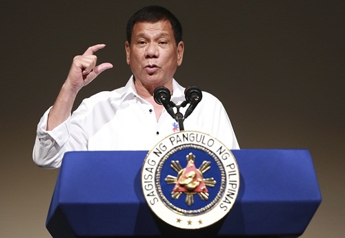 Tổng thống Philippines hứa với Chúa không chửi thề